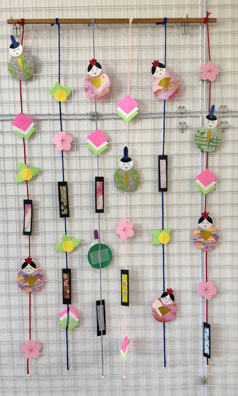 「ひなかざりの作業 (完成〜)」